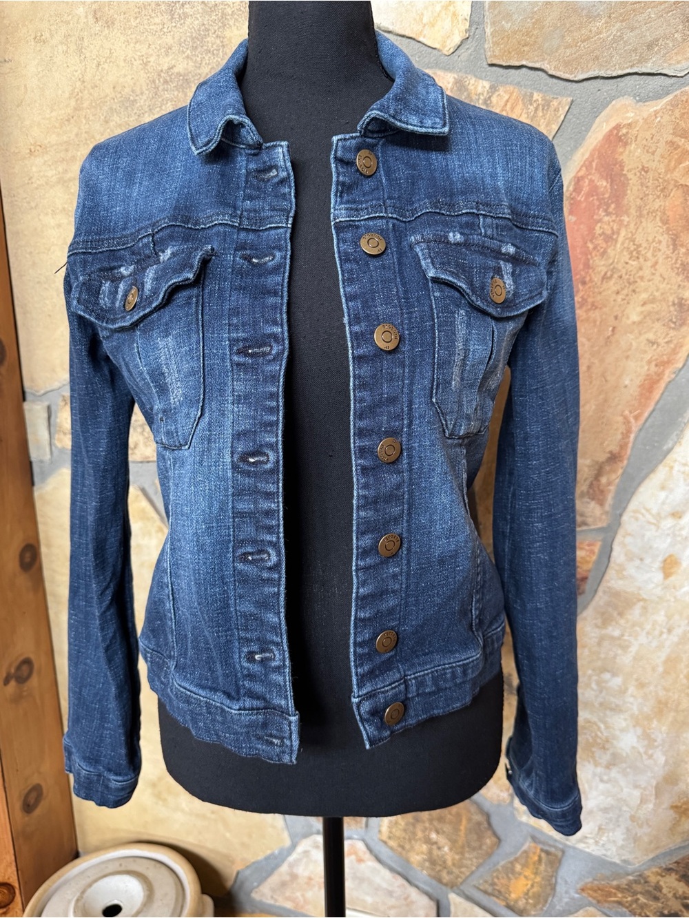 Pistola Blue Distressed Denim Button-Up Trucker Cropped Jean Jacket P5045N1 (M) - Picture 3 of 17